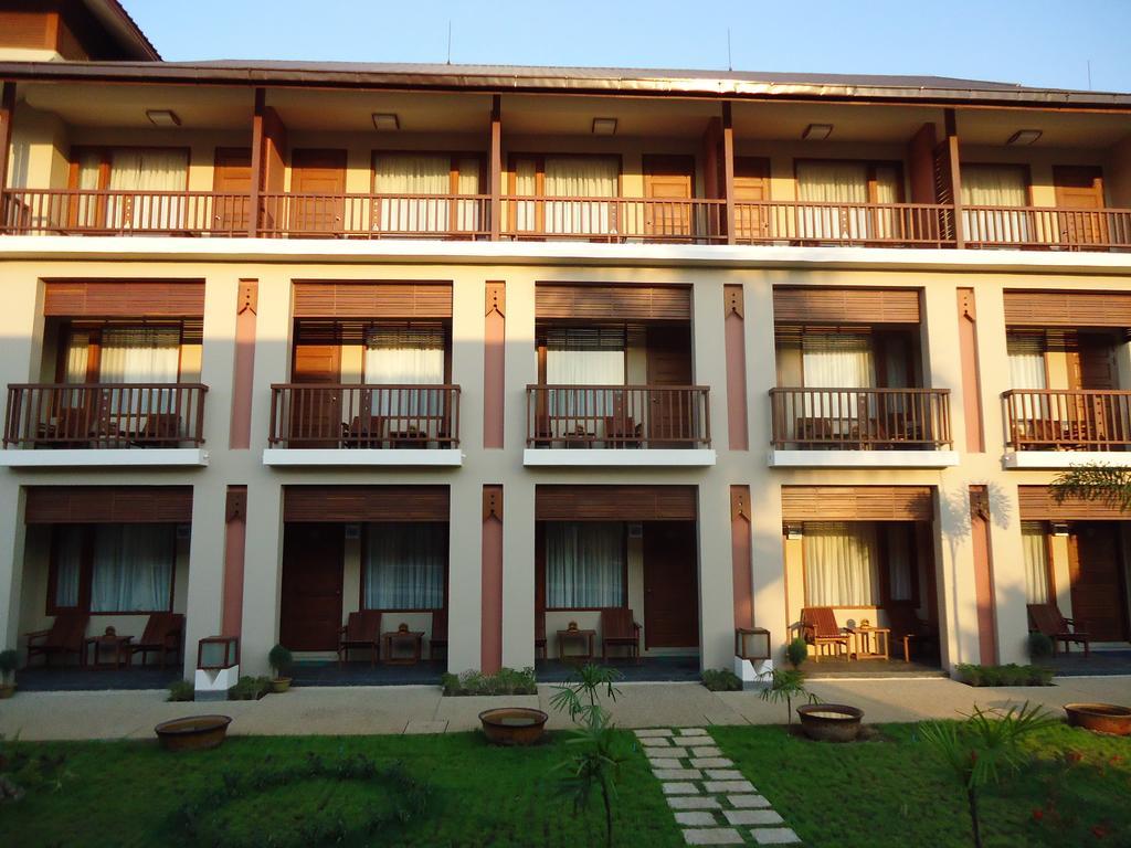 Paradise Hotel Nyaung Shwe Inle Lake Buitenkant foto