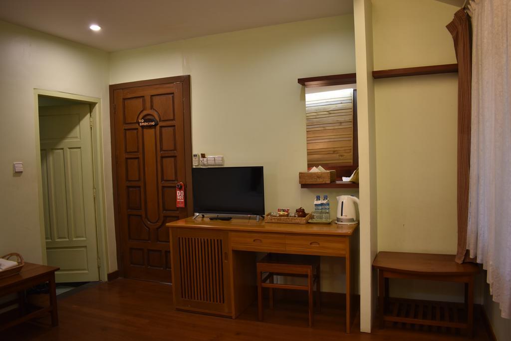 Paradise Hotel Nyaung Shwe Inle Lake Buitenkant foto